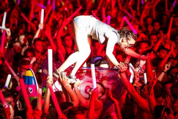 a Sziget ezernyi arca - 24 év fesztiváltörténete fotókon, a Nagymező utcában 3